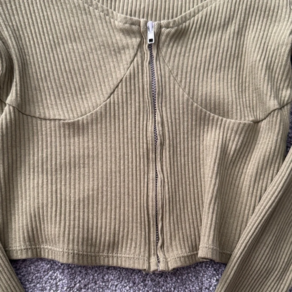 PacSun Olive Ribbed Long Sleeve Crop Top